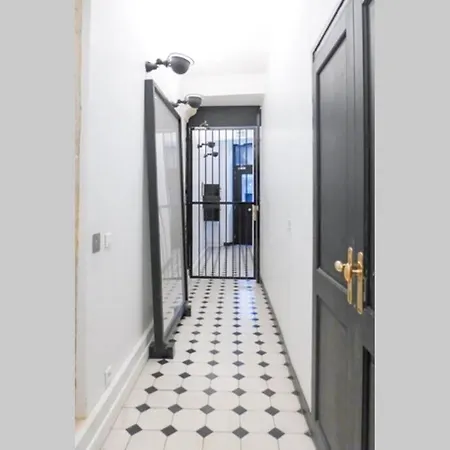 Petits Carreaux Studio And Terrace In Montorgueil Paris